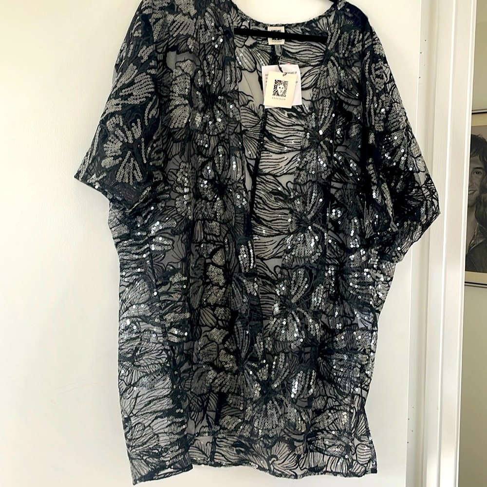 NWT ANNE KLEIN SEQUINED LAYERING KIMONO IN BLACK